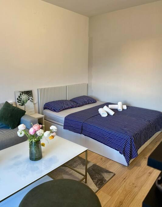 Cozy With Sunny Terrace Apartman