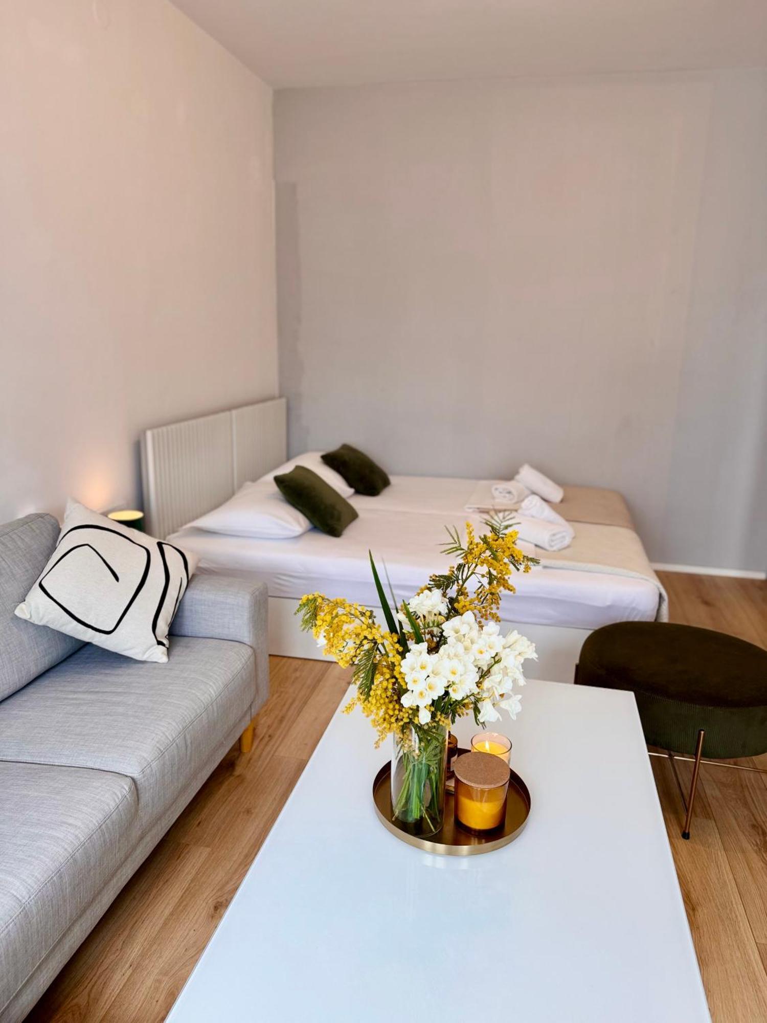 Cozy With Sunny Terrace Apartman *